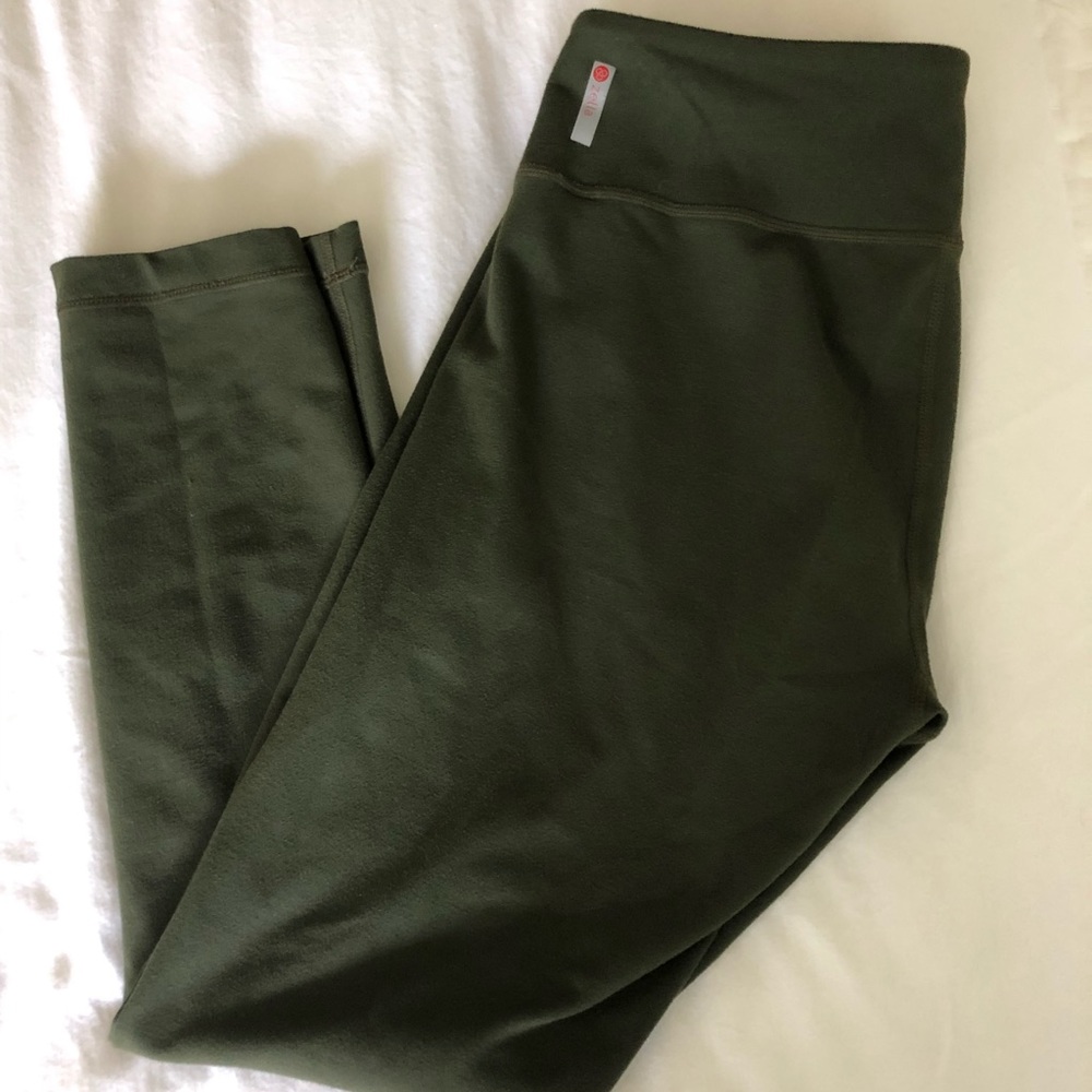 Zella Live-In 7/8 leggings.